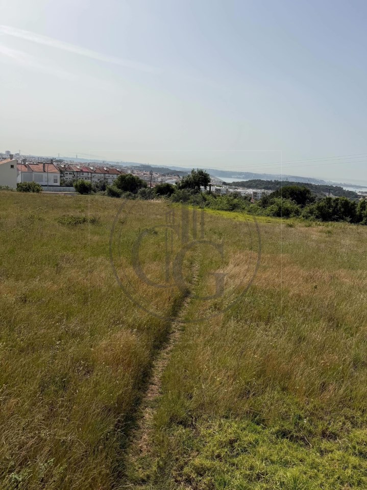 Terreno com vista mar em Queijas, Oeiras